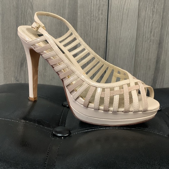 White House Black Market Cream Patent Leather Open Toe Criss Cross Shoes Size 6M - Picture 3 of 11